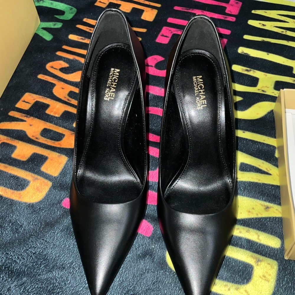 Brand new MK pumps/SOLD